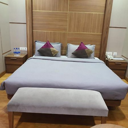 B8 Hotel Csennai Kültér fotó