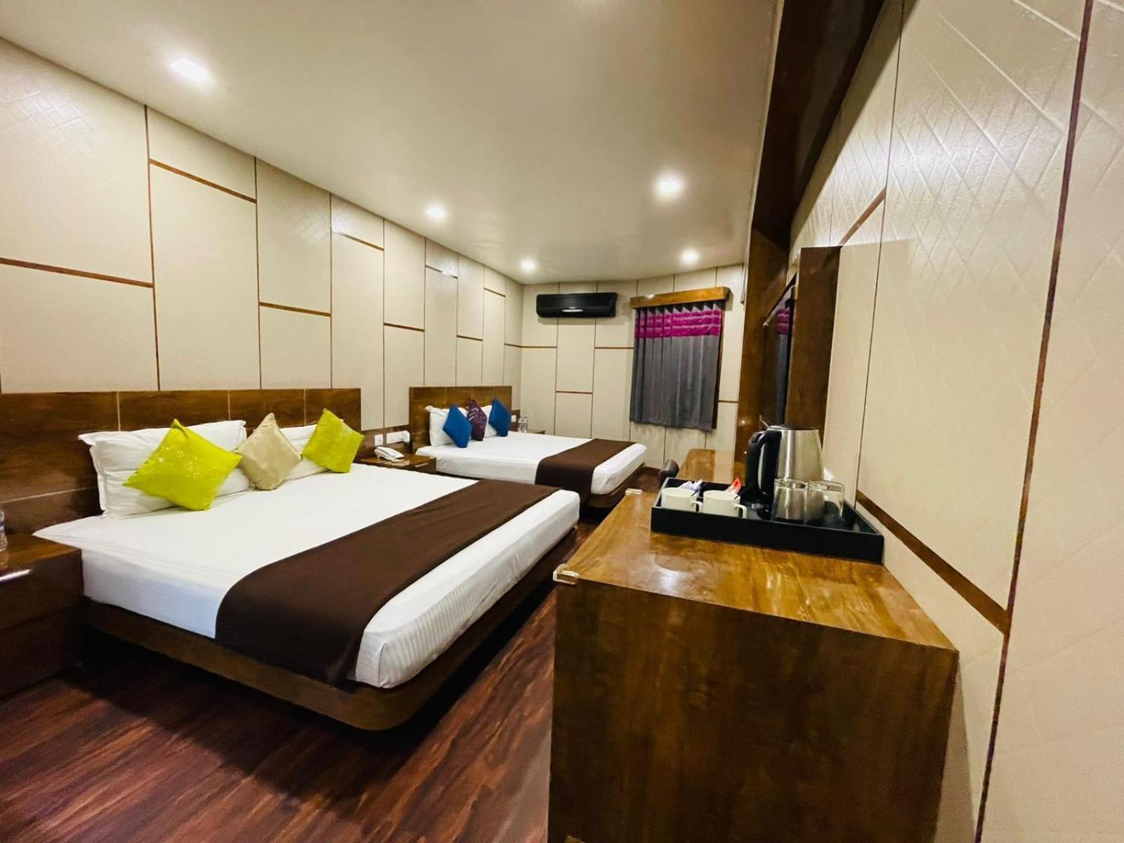 B8 Hotel Csennai Kültér fotó