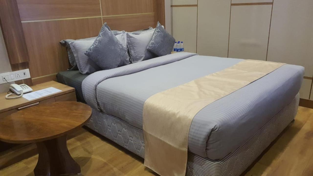 B8 Hotel Csennai Kültér fotó