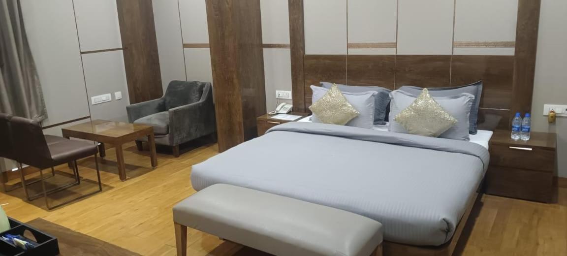 B8 Hotel Csennai Kültér fotó