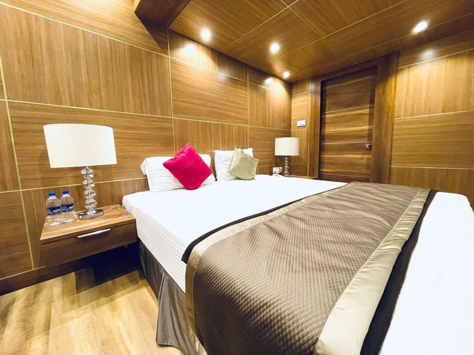 B8 Hotel Csennai Kültér fotó