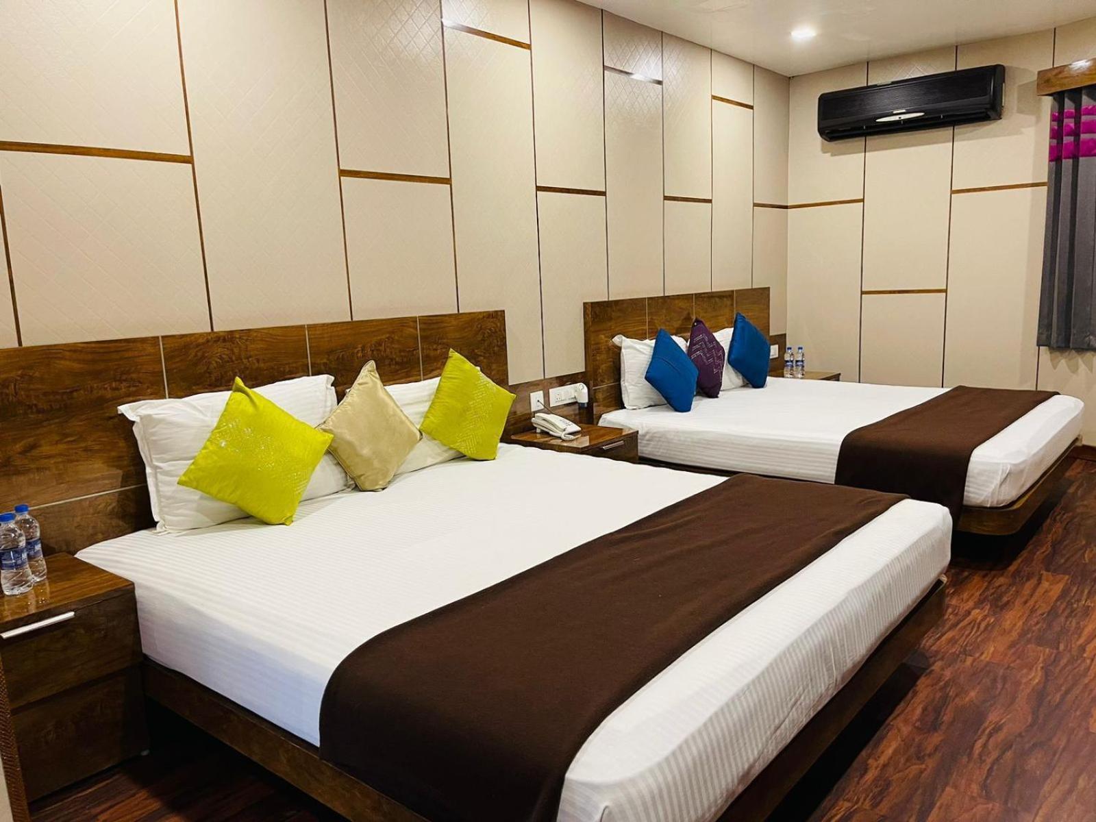 B8 Hotel Csennai Kültér fotó