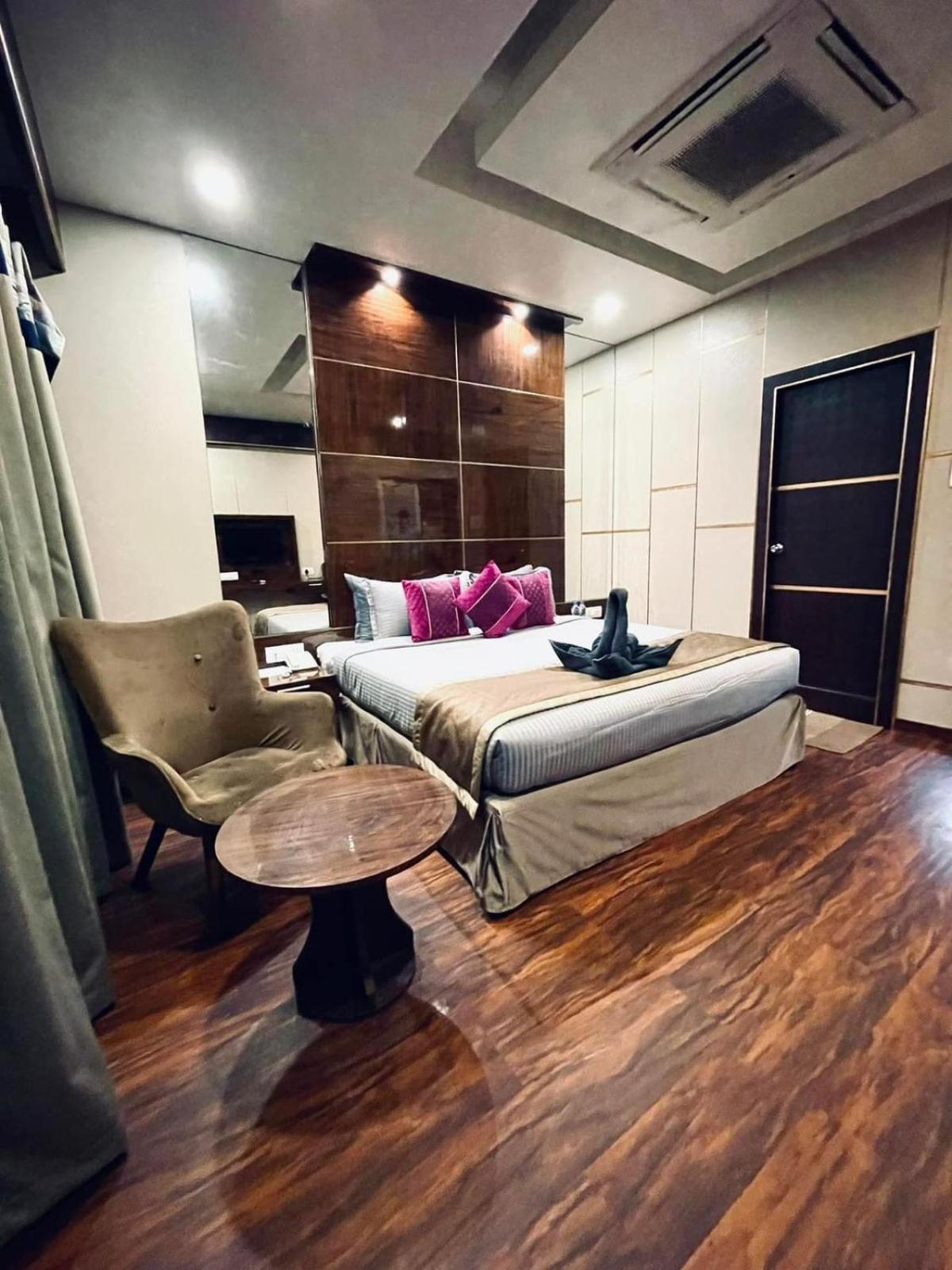 B8 Hotel Csennai Kültér fotó